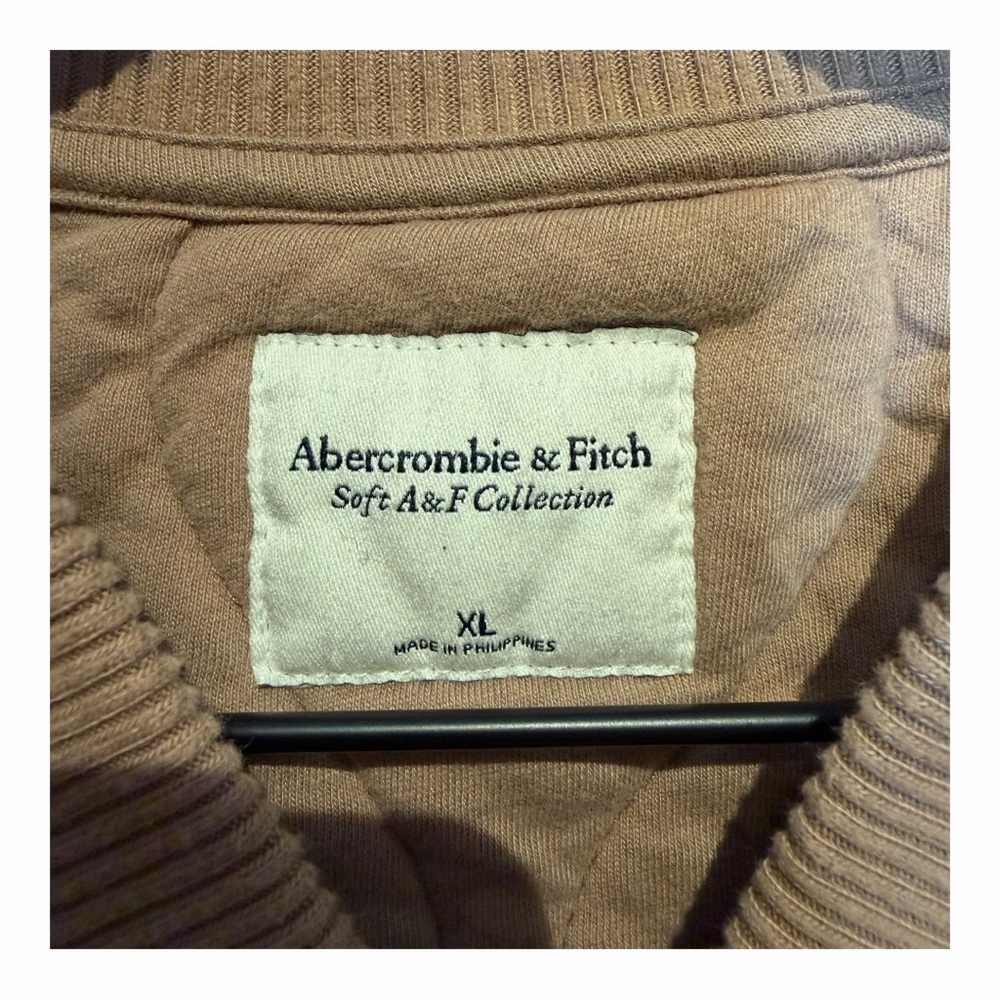 Abercrombie & Fitch Quilted Neutral Bomber Jacket Zip Front Soft Cozy Tan Sz XL - Picture 4 of 9